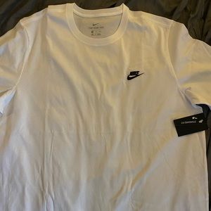 Nike tee logo